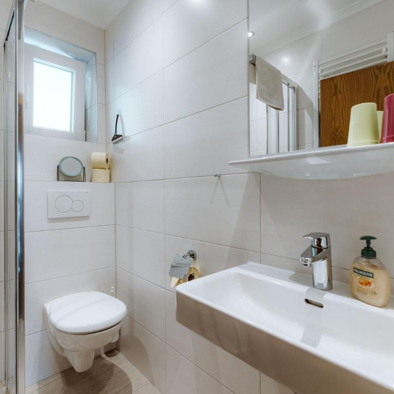 Haus Lackner am Weissensee in Kärnten - Doppelzimmer mit Balkon - 21