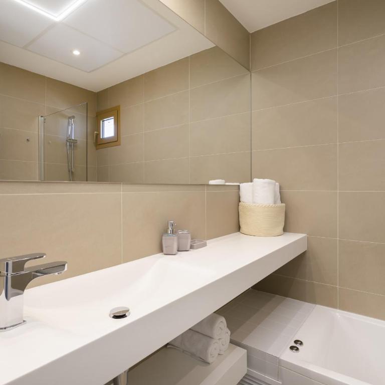 Intempo 16D by Costa Activa Rentals - Two-Bedroom Apartment with Sea View - 19