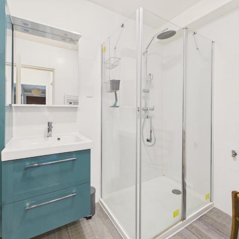 Plage à 150 m, appart plein centre pour 4 - Appartement - 12