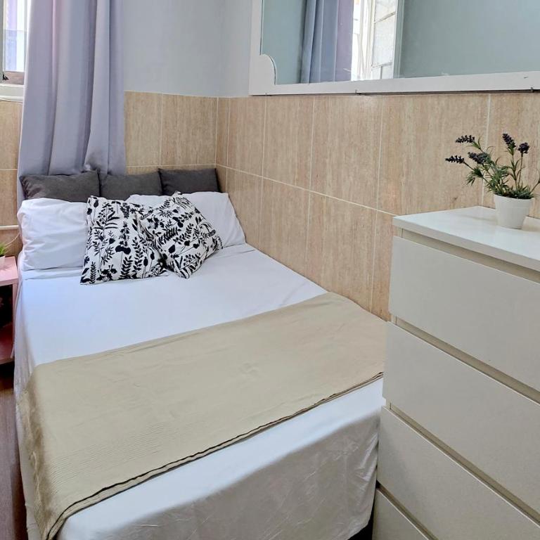 MarBarcelona Coliving Aviacio - Habitación Doble Estándar con baño compartido - 1