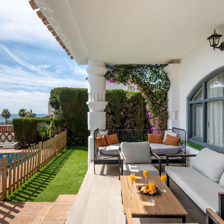 Villa Calahonda - Cozy Villa with Private Pool - Villa - 2