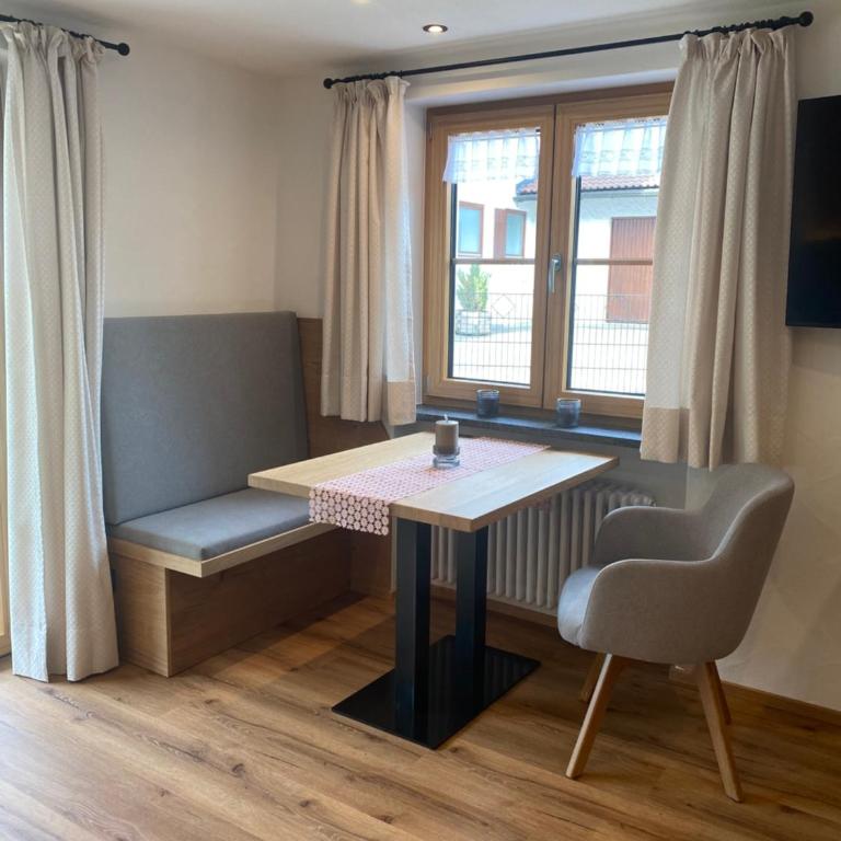 Gästehaus Socher-Im Sommer mit Bergbahn Unlimited - Apartment mit 1 Schlafzimmer und Gartenblick - 1