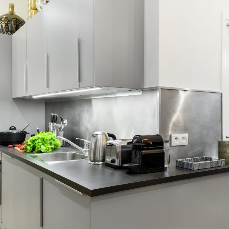 LivinParis - Luxury 3 & AC 4 Bedrooms Montmartre I - Appartement 4 Chambres - 24