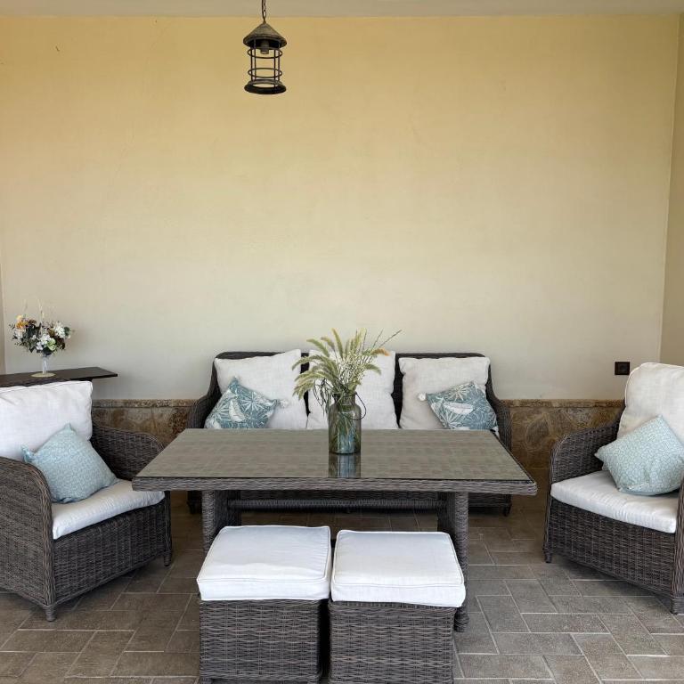 AMPLIO CHALET CON PISCINA y JARDÍN PRIVADO EN EL CORAZÓN DE LA BAHÍA DE CÁDIZ - Casa de 3 dormitorios - 3