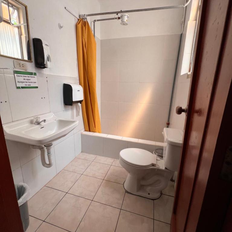 Casa Perla Cuencana Hostal - Single Room with Shared Bathroom - 7