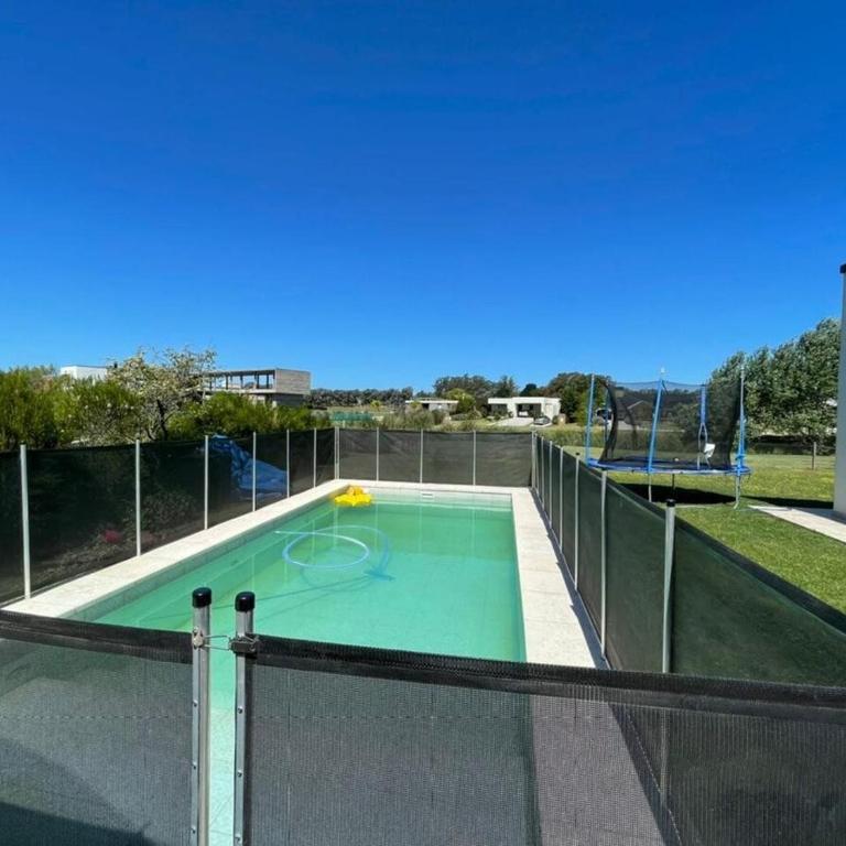 Arenas del Sur pileta climatizada una planta - Three-Bedroom House - 10