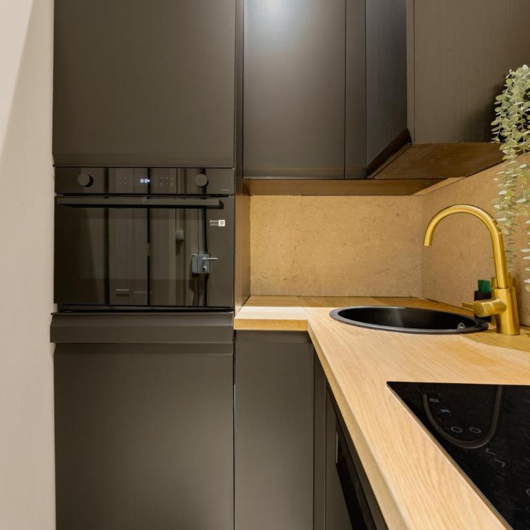 Champs-Élysées Studio with Air Conditioning 4 people - One-Bedroom Apartment - 6