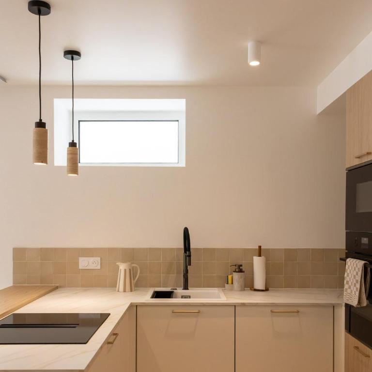 Maison VENELL Concarneau - Spa, Balnéo, Sauna & Jardin - Calme en Centre-ville - Villa - 6