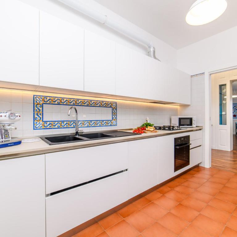 Ops Apartment right in the centre of Sorrento - Appartamento Deluxe con 2 Camere da Letto e Vista Giardino - 4
