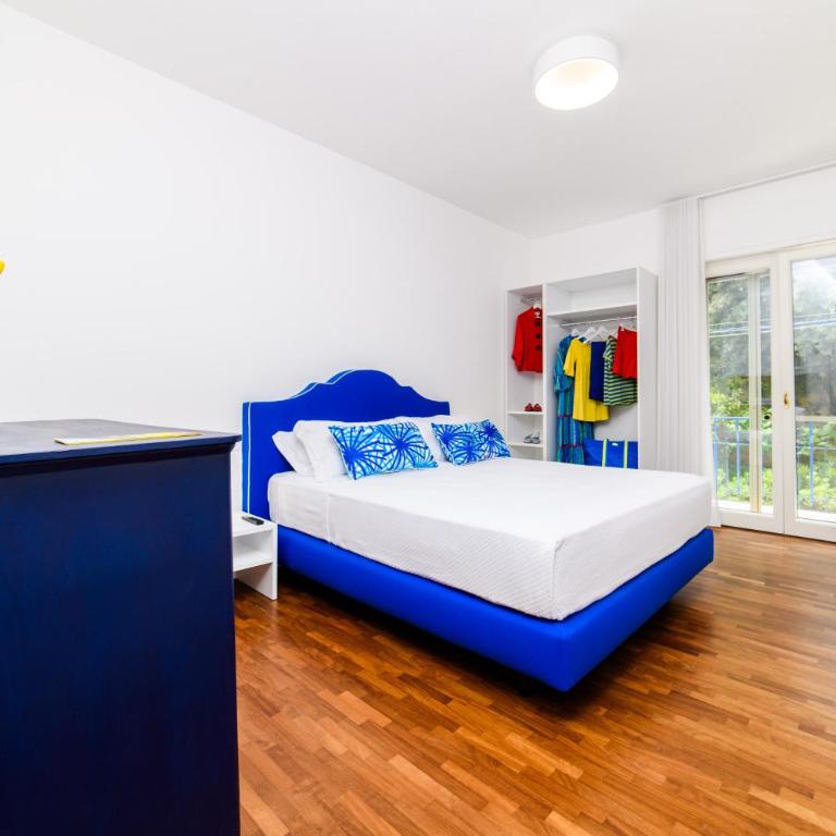 Ops Apartment right in the centre of Sorrento - Appartamento Deluxe con 2 Camere da Letto e Vista Giardino - 19