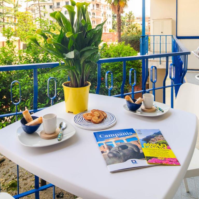 Ops Apartment right in the centre of Sorrento - Appartamento Deluxe con 2 Camere da Letto e Vista Giardino - 13