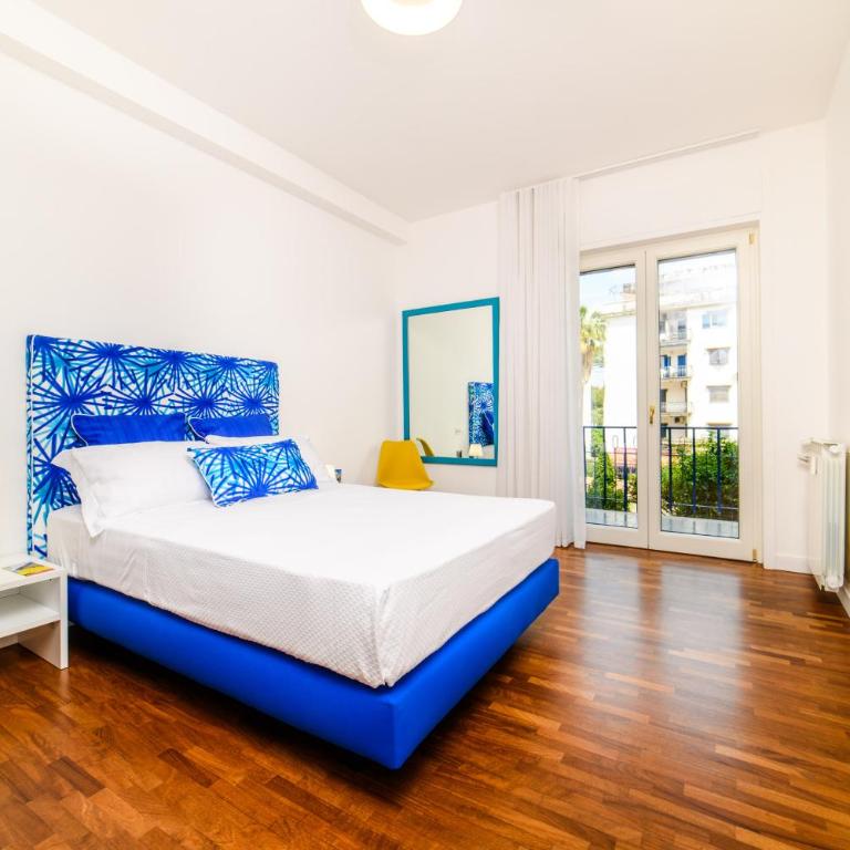 Ops Apartment right in the centre of Sorrento - Appartamento Deluxe con 2 Camere da Letto e Vista Giardino - 3