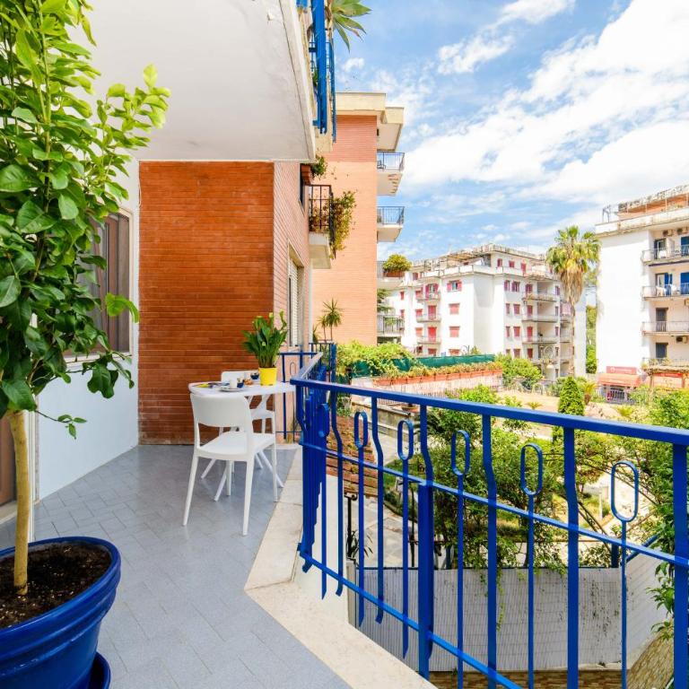 Ops Apartment right in the centre of Sorrento - Appartamento Deluxe con 2 Camere da Letto e Vista Giardino - 11