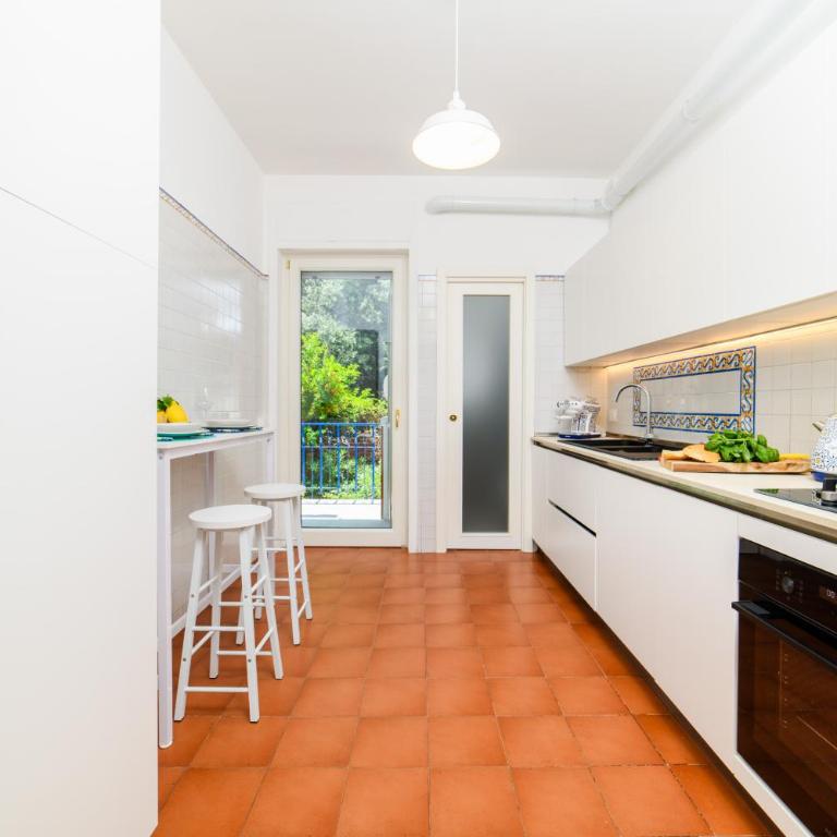 Ops Apartment right in the centre of Sorrento - Appartamento Deluxe con 2 Camere da Letto e Vista Giardino - 14