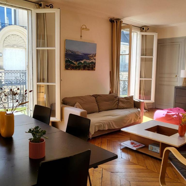 South Balcony Apt - Champs-Élysées - Apartment - 2