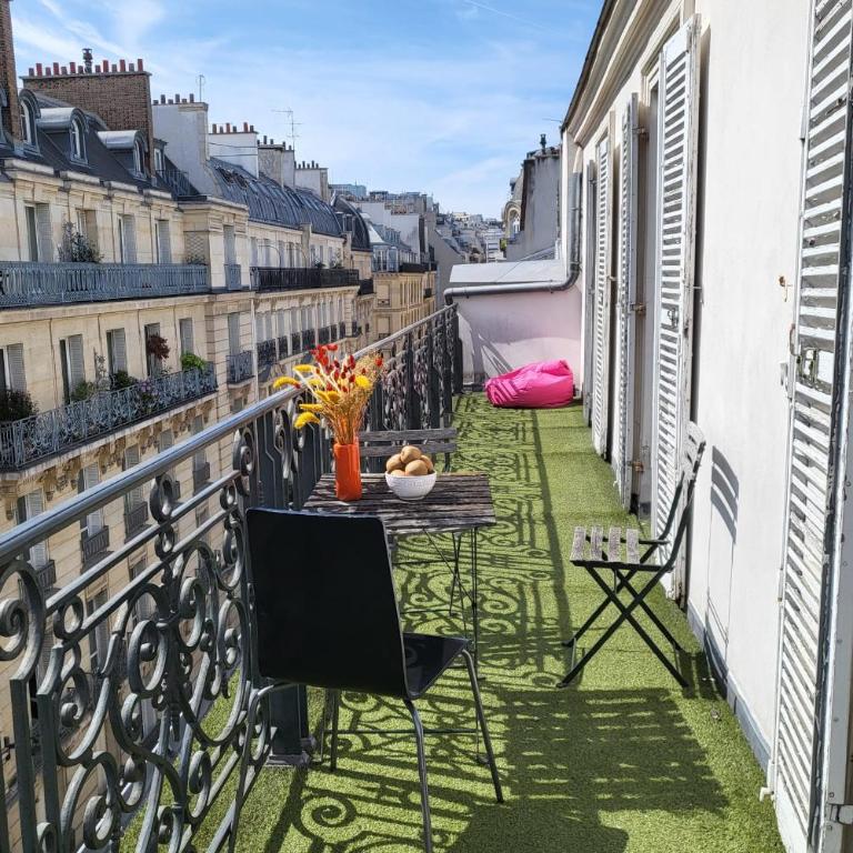 South Balcony Apt - Champs-Élysées - Apartment - 1