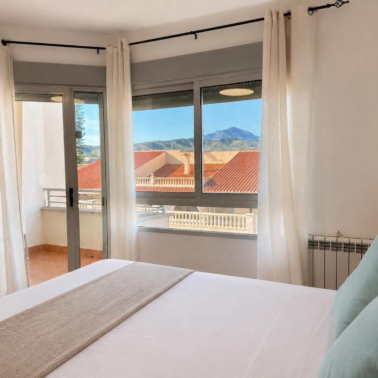 Spacious house in El Campello with a terrace and pool - Casa de 3 dormitorios - 8