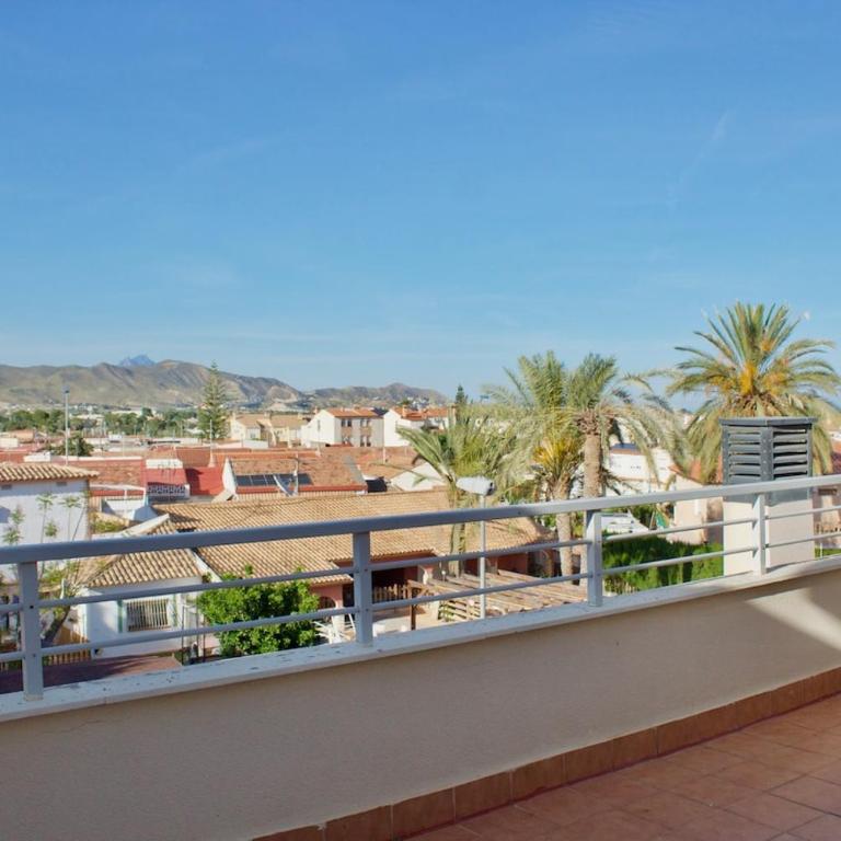 Spacious house in El Campello with a terrace and pool - Casa de 3 dormitorios - 9