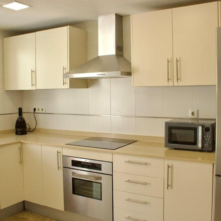 Spacious house in El Campello with a terrace and pool - Casa de 3 dormitorios - 11