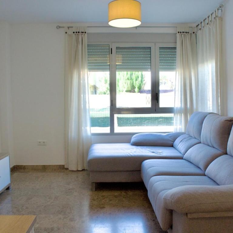 Spacious house in El Campello with a terrace and pool - Casa de 3 dormitorios - 13