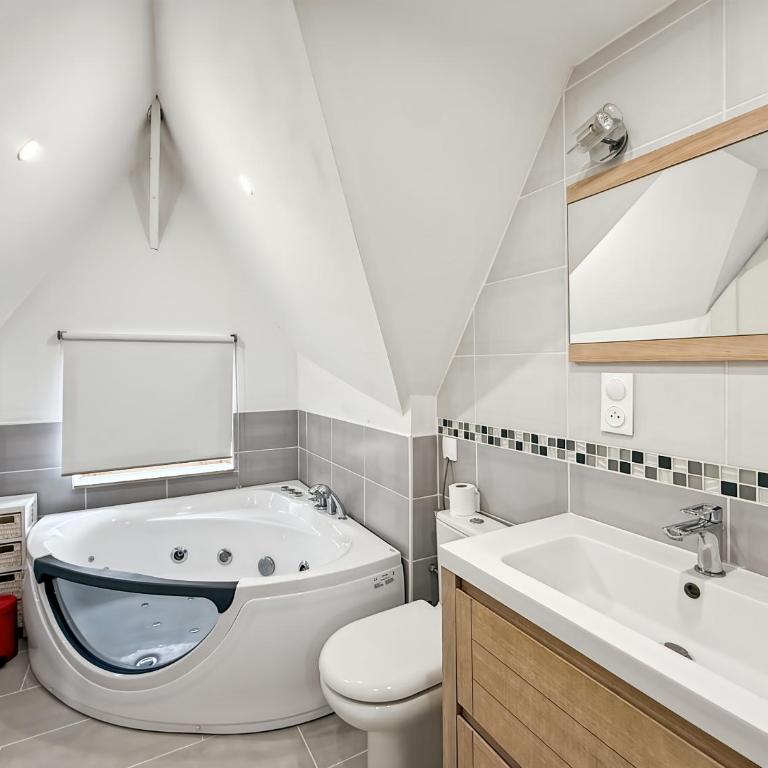 La Citadine - Spacieux - Balnéo & Terrasse - Parking - Rennes - Two-Bedroom Apartment - 19