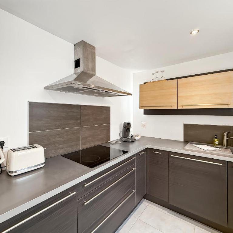 La Citadine - Spacieux - Balnéo & Terrasse - Parking - Rennes - Two-Bedroom Apartment - 10