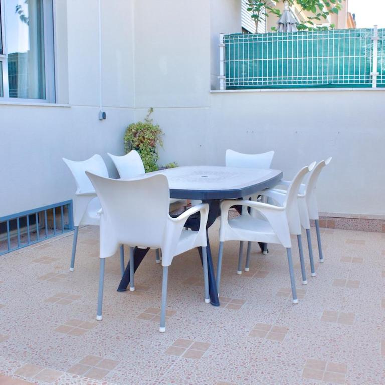 Spacious house in El Campello with a terrace and pool - Casa de 3 dormitorios - 19
