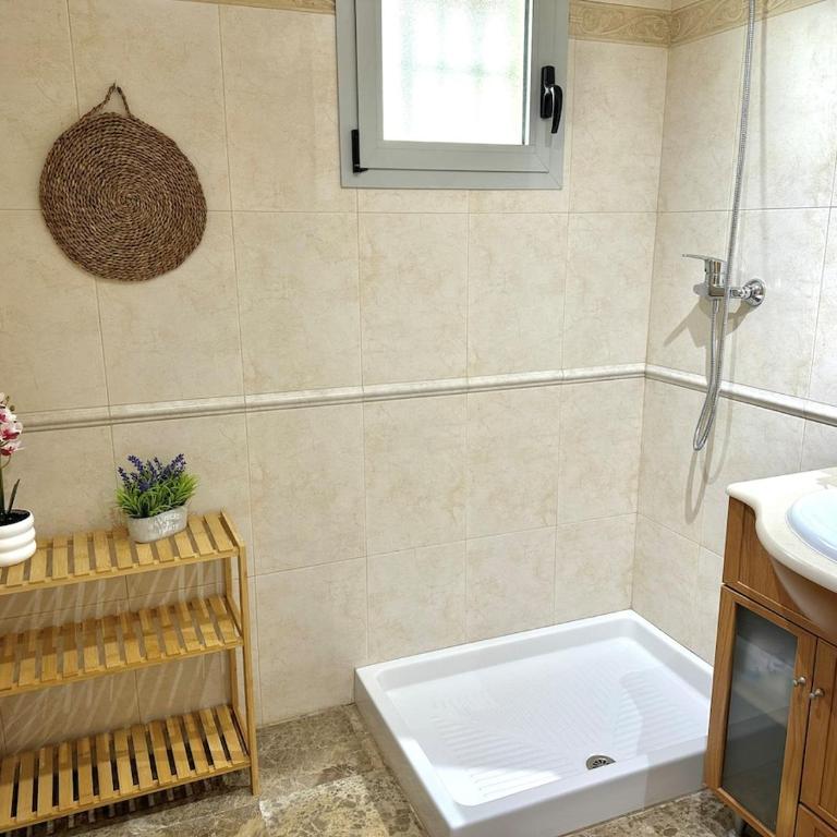 Spacious house in El Campello with a terrace and pool - Casa de 3 dormitorios - 21
