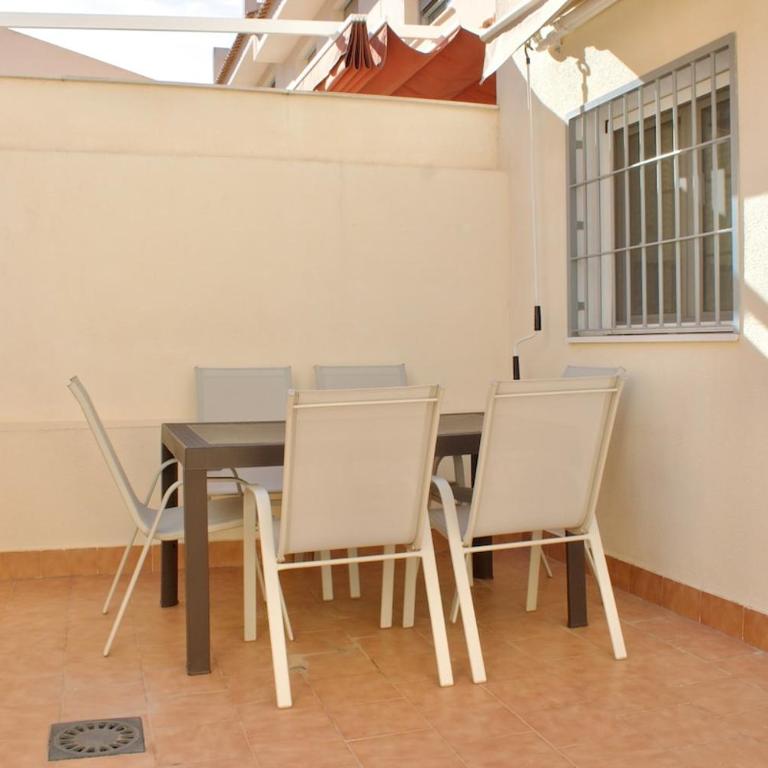 Spacious house in El Campello with a terrace and pool - Casa de 3 dormitorios - 27