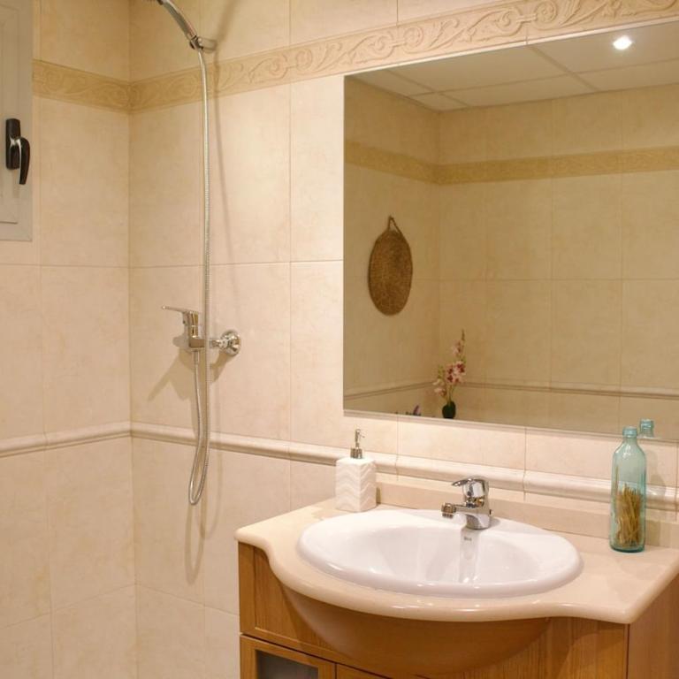 Spacious house in El Campello with a terrace and pool - Casa de 3 dormitorios - 30