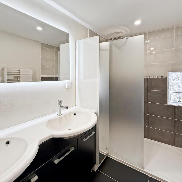 La Citadine - Spacieux - Balnéo & Terrasse - Parking - Rennes - Two-Bedroom Apartment - 15