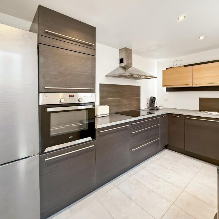 La Citadine - Spacieux - Balnéo & Terrasse - Parking - Rennes - Two-Bedroom Apartment - 12