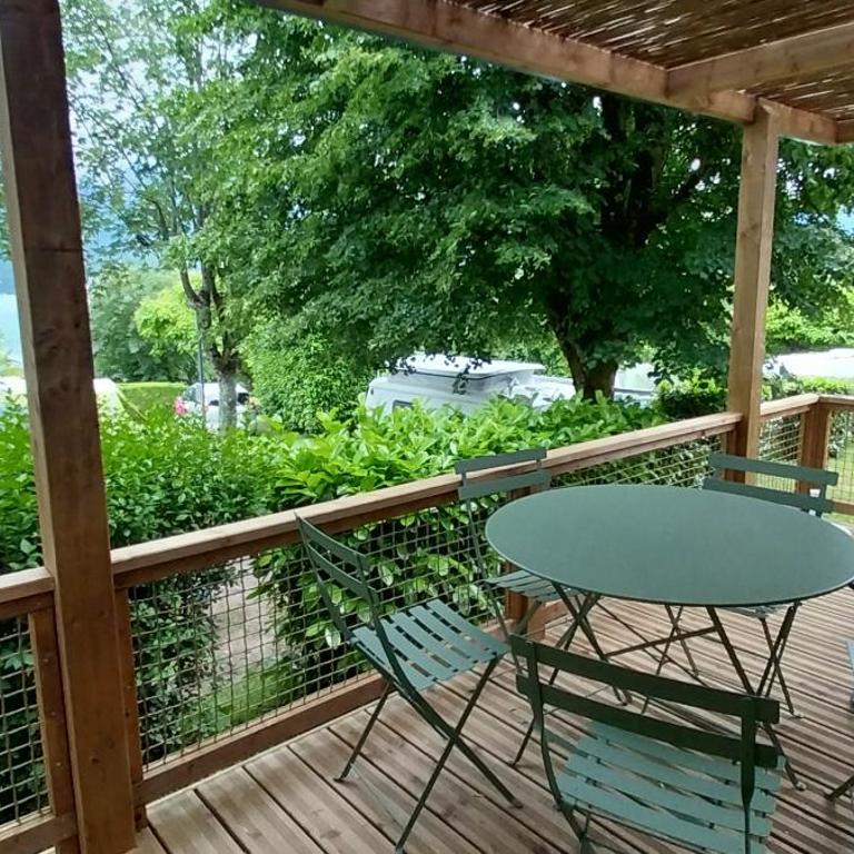 Camping Onlycamp Au Cœur du Lac - Lac d'Annecy - Two-Bedroom Chalet - 4