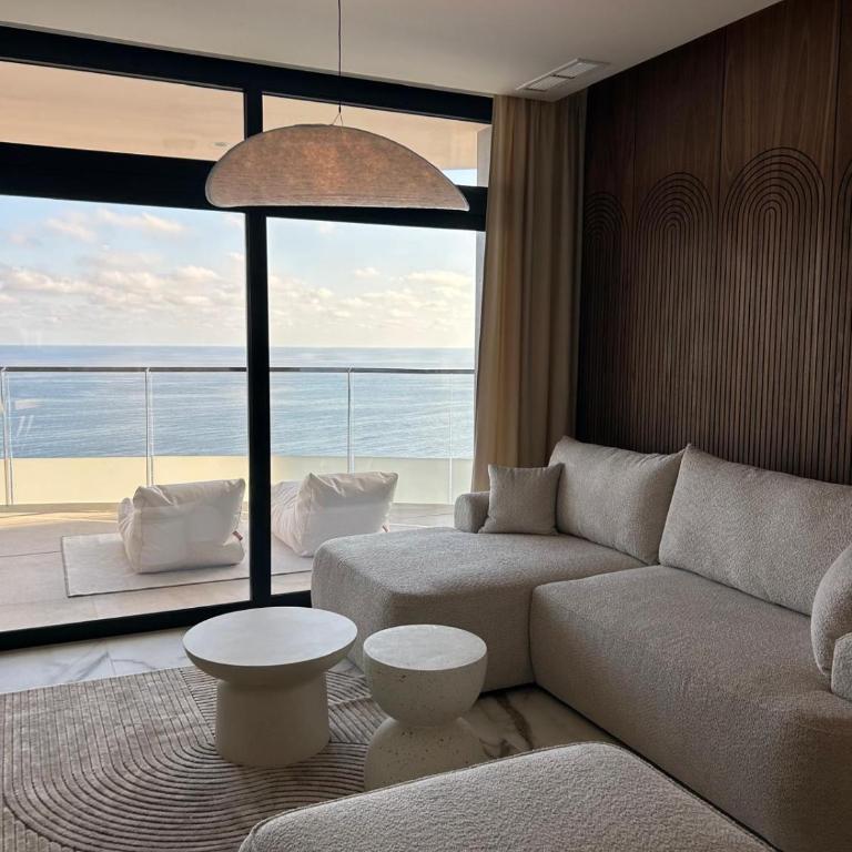 Sunset Sailors High Floor Apartment by Leo Apartments - Three-Bedroom Premium Apartment with Balcony - 13