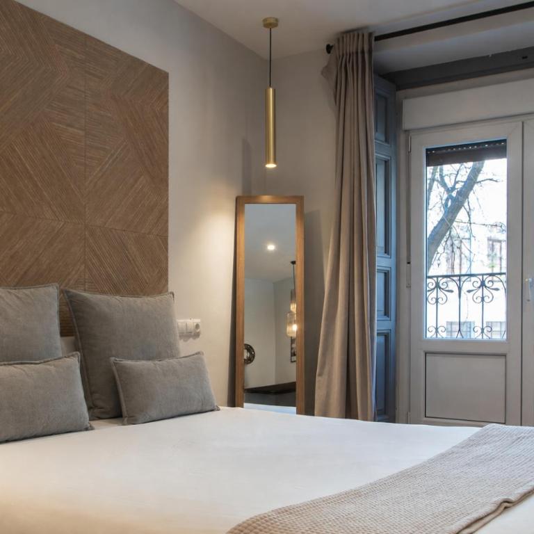 AbraCadabra Suites - Hébergement Double avec Salle de Bains Commune et Balcon - 46