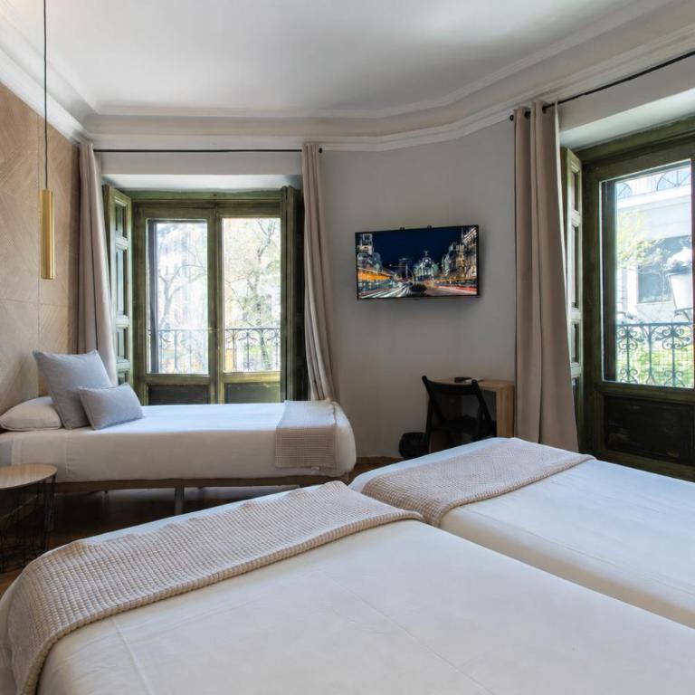 AbraCadabra Suites - Chambre Triple avec Salle de Bains Commune et Balcon - 16