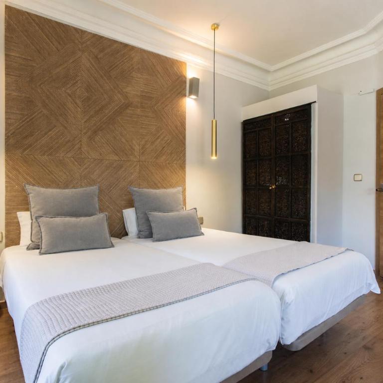 AbraCadabra Suites - Chambre Triple avec Salle de Bains Commune et Balcon - 13