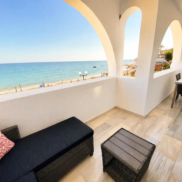 Aguamarina Frontline Beach, Direct Sea Views POOL - EaW Homes - Apartment mit 2 Schlafzimmern - 1