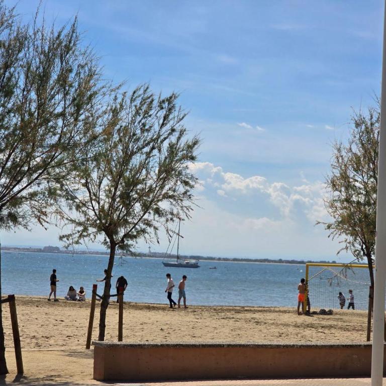 3-Bedroom Family Apartment Beach & Restaurants - Three-Bedroom Apartment - 3
