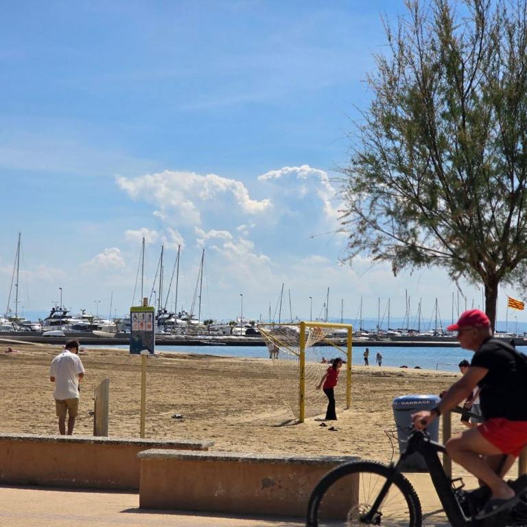 3-Bedroom Family Apartment Beach & Restaurants - Three-Bedroom Apartment - 4