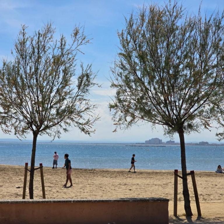 3-Bedroom Family Apartment Beach & Restaurants - Three-Bedroom Apartment - 1