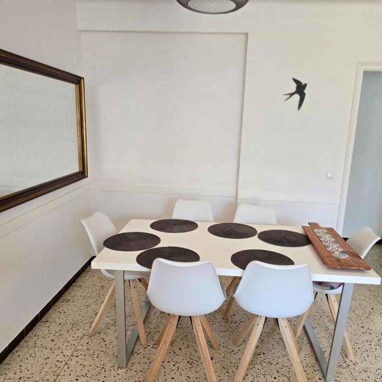3-Bedroom Family Apartment Beach & Restaurants - Three-Bedroom Apartment - 6