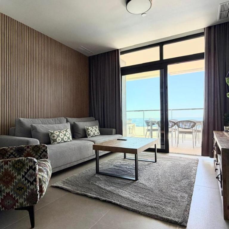 Sunset Sailors High Floor Apartment by Leo Apartments - Two-Bedroom Apartment with Sea View - 2
