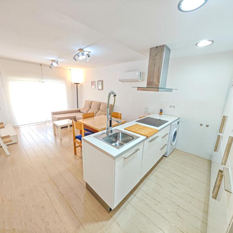 Apartamento Saballa - Only Families - Apartamento con vistas al mar - 10