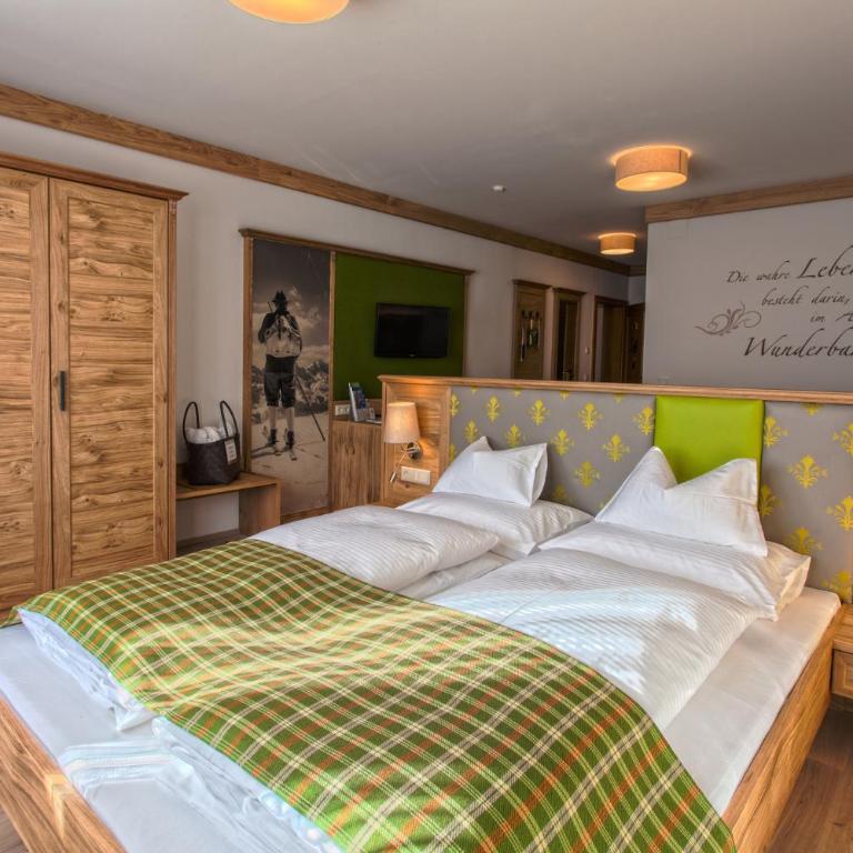Hotel Zum Stern inkl Gasteiner Bergbahnen im Sommer - Superior Doppelzimmer mit Bergblick und Balkon - 3