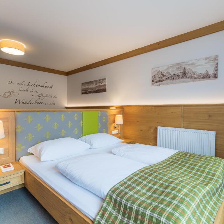 Hotel Zum Stern inkl Gasteiner Bergbahnen im Sommer - Superior Doppelzimmer mit Bergblick und Balkon - 14
