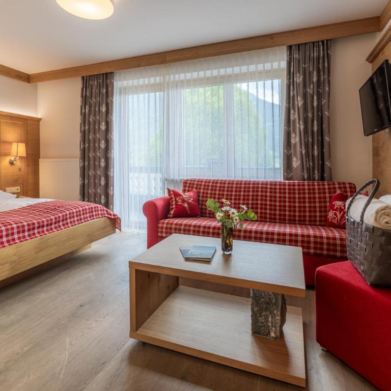 Hotel Zum Stern inkl Gasteiner Bergbahnen im Sommer - Superior Doppelzimmer mit Bergblick und Balkon - 10