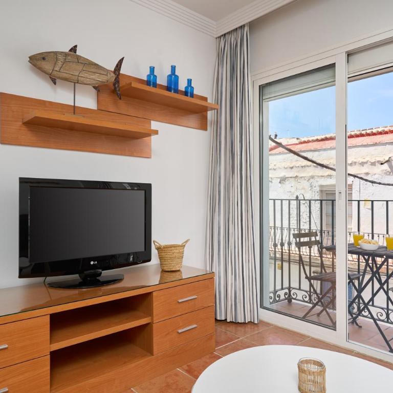 Apartamentos Nerjaluna - Superior One-Bedroom Apartment with Balcony - 2