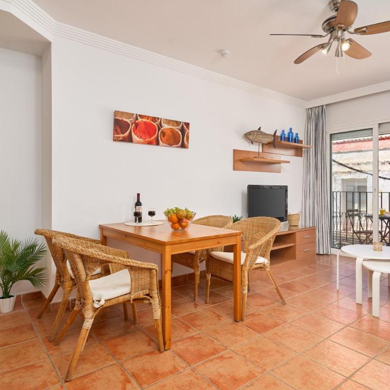 Apartamentos Nerjaluna - Superior One-Bedroom Apartment with Balcony - 4