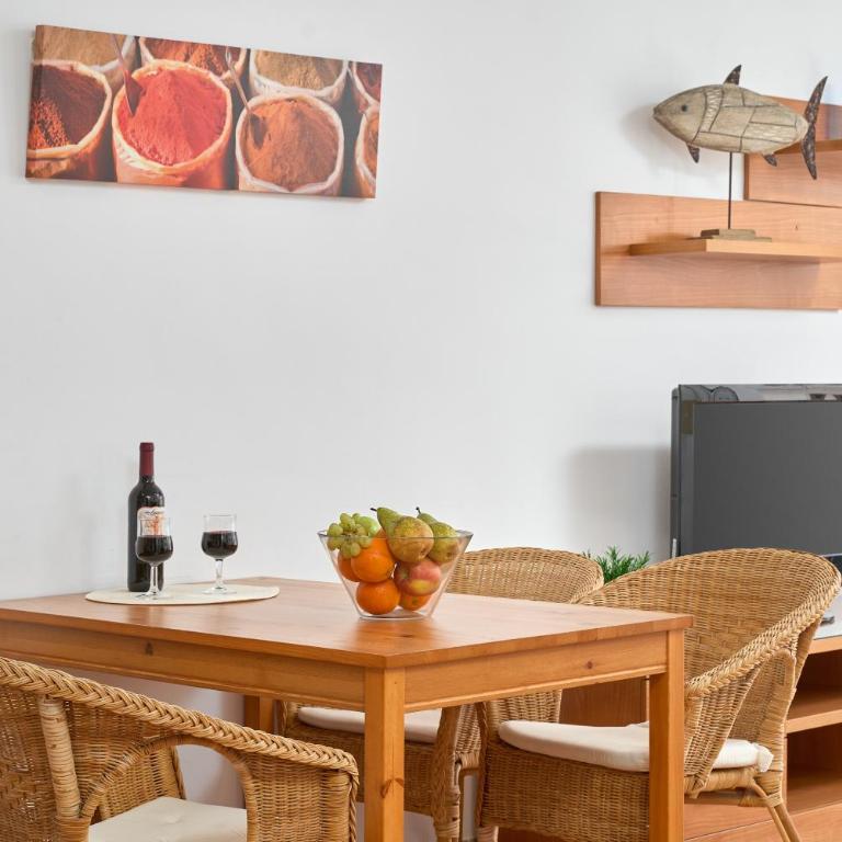 Apartamentos Nerjaluna - Superior One-Bedroom Apartment with Balcony - 3